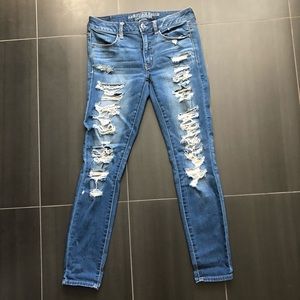 American Eagle Distressed Jeans - US 6